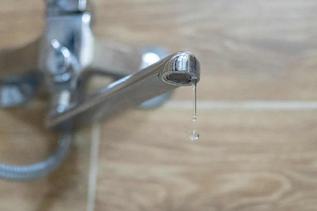 В Краснодаре ЮМР и СМР остались без горячей воды до 1 ноября