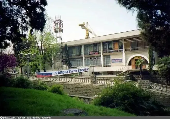 Фотопроект показал Сочи 1990-х: рынки, «Кинотавр» и «Жемчужина»