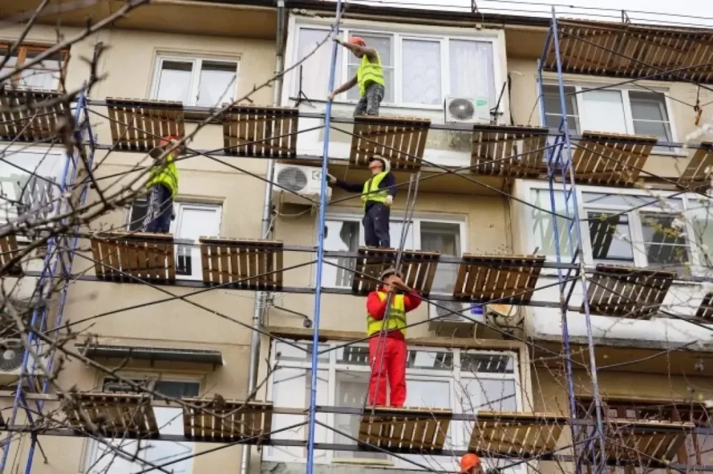 В Сочи по программе капремонта обновили около 650 домов