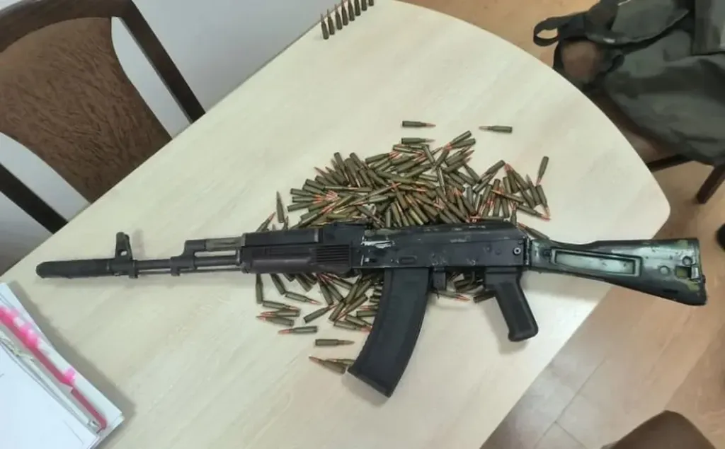 Тихоречанина отправили в СИЗО за попытку продать автомат и патроны