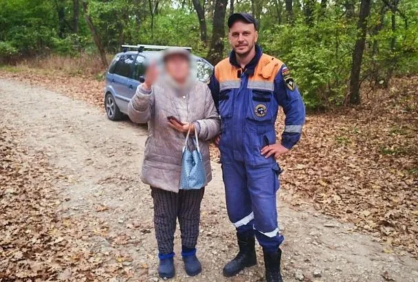 Спасатели нашли заблудившуюся в лесу пенсионерку под Варениковской