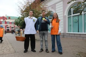 В центре Ейска прошла акция ко Дню отца