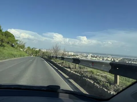 Незнакомцы помогли матери с детьми после поломки машины под Новороссийском